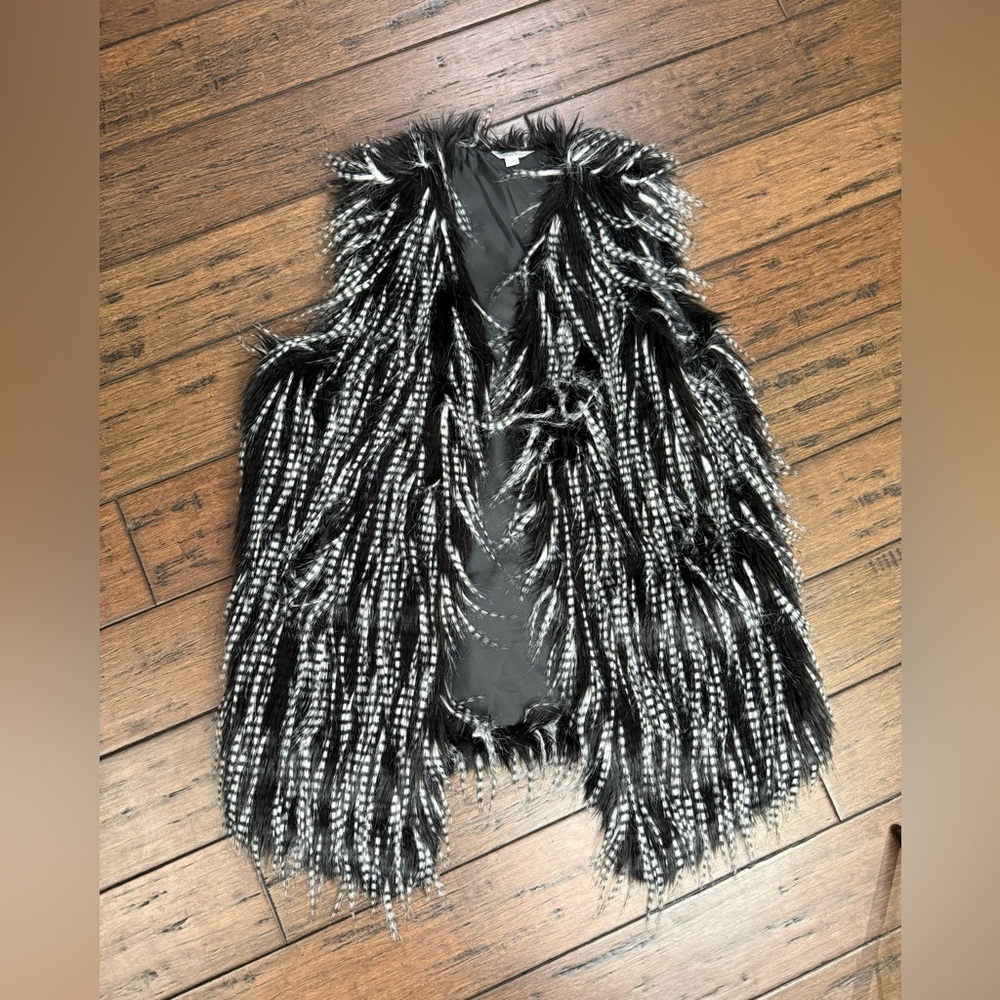 Harlow Zee Statement Shaggy Faux Fur Vest Black & White M